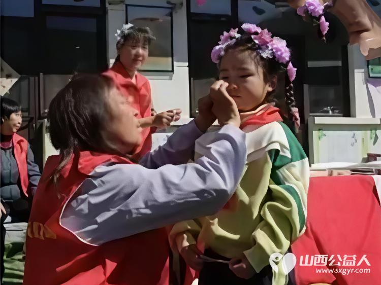 公益暖童心六一伴成长----忻州市爱心公益协会情系深山小学走进五台山杨柏峪小学与全校师生共庆六一将满载善意的文具体育用品零食爱心物资悉数送达校园 - 第10张 - 山西公益人 公益暖童心六一伴成长----忻州市爱心公益协会情系深山小学走进五台山杨柏峪小学与全校师生共庆六一将满载善意的文具体育用品零食爱心物资悉数送达校园 - 第10张