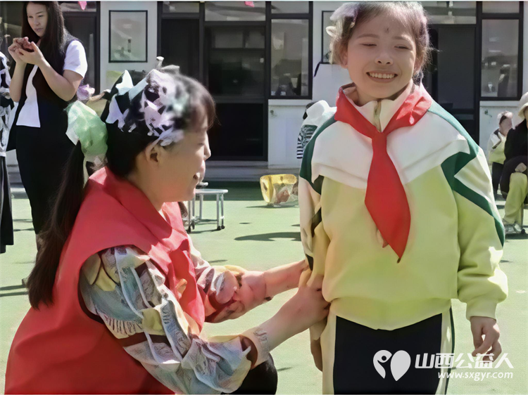 公益暖童心六一伴成长----忻州市爱心公益协会情系深山小学走进五台山杨柏峪小学与全校师生共庆六一将满载善意的文具体育用品零食爱心物资悉数送达校园 - 第8张 - 山西公益人 公益暖童心六一伴成长----忻州市爱心公益协会情系深山小学走进五台山杨柏峪小学与全校师生共庆六一将满载善意的文具体育用品零食爱心物资悉数送达校园 - 第8张