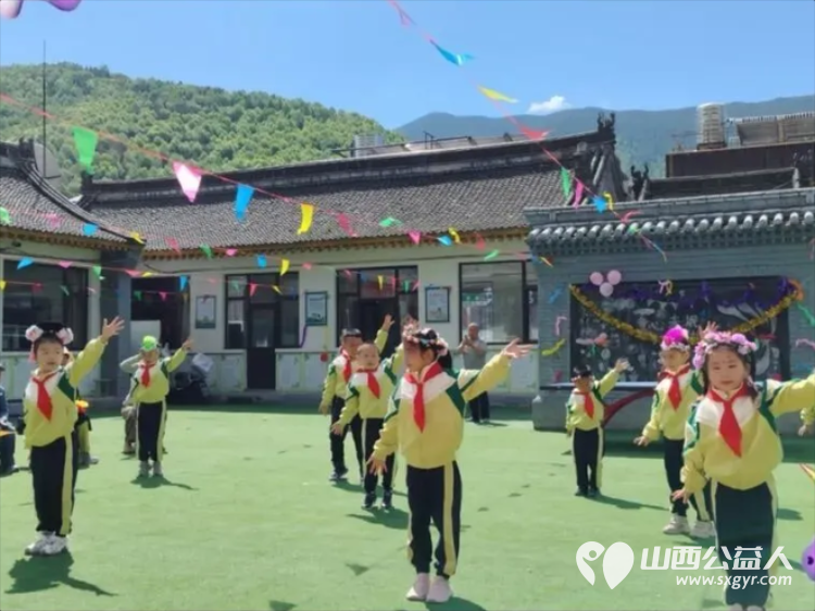 公益暖童心六一伴成长----忻州市爱心公益协会情系深山小学走进五台山杨柏峪小学与全校师生共庆六一将满载善意的文具体育用品零食爱心物资悉数送达校园 - 第22张 - 山西公益人 公益暖童心六一伴成长----忻州市爱心公益协会情系深山小学走进五台山杨柏峪小学与全校师生共庆六一将满载善意的文具体育用品零食爱心物资悉数送达校园 - 第22张