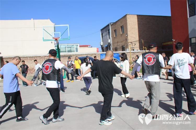 感谢万里骑士俱乐部太原分会的爱心人士在六一之际走进太原市灵星康复中心为孩子们捐赠各种生活学习和康复物资 - 第4张 - 山西公益人 感谢万里骑士俱乐部太原分会的爱心人士在六一之际走进太原市灵星康复中心为孩子们捐赠各种生活学习和康复物资 - 第4张