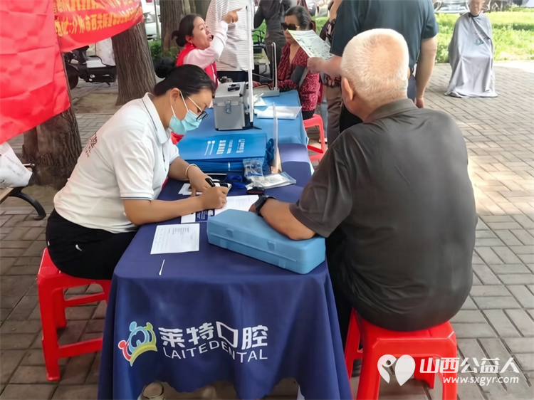 介休市敬老协会2026年6月3日走进介休市西关街道金融路社区为社区所有老人爱心理发义诊用贴心服务温暖社会长者 - 第12张 - 山西公益人 介休市敬老协会2026年6月3日走进介休市西关街道金融路社区为社区所有老人爱心理发义诊用贴心服务温暖社会长者 - 第12张