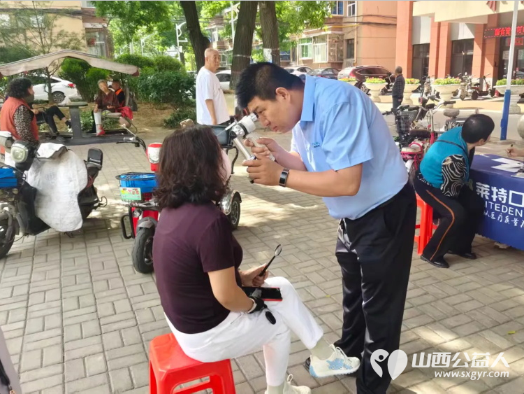 介休市敬老协会2026年6月3日走进介休市西关街道金融路社区为社区所有老人爱心理发义诊用贴心服务温暖社会长者 - 第11张 - 山西公益人 介休市敬老协会2026年6月3日走进介休市西关街道金融路社区为社区所有老人爱心理发义诊用贴心服务温暖社会长者 - 第11张