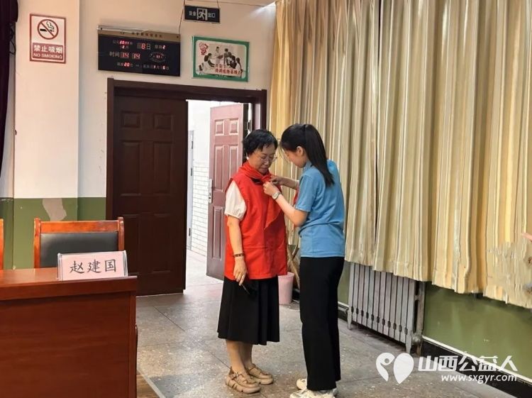 阳泉市义工联合会2026年七色阳光助学金阳泉矿区发放仪式在刘家垴小学举行资助21名阳泉市矿区籍学生14700元当天为他们发放了助学金 - 第8张 - 山西公益人 阳泉市义工联合会2026年七色阳光助学金阳泉矿区发放仪式在刘家垴小学举行资助21名阳泉市矿区籍学生14700元当天为他们发放了助学金 - 第8张