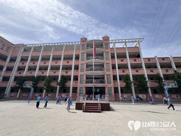 阳泉市义工联合会2026年七色阳光助学金阳泉矿区发放仪式在刘家垴小学举行资助21名阳泉市矿区籍学生14700元当天为他们发放了助学金 - 第23张 - 山西公益人 阳泉市义工联合会2026年七色阳光助学金阳泉矿区发放仪式在刘家垴小学举行资助21名阳泉市矿区籍学生14700元当天为他们发放了助学金 - 第23张