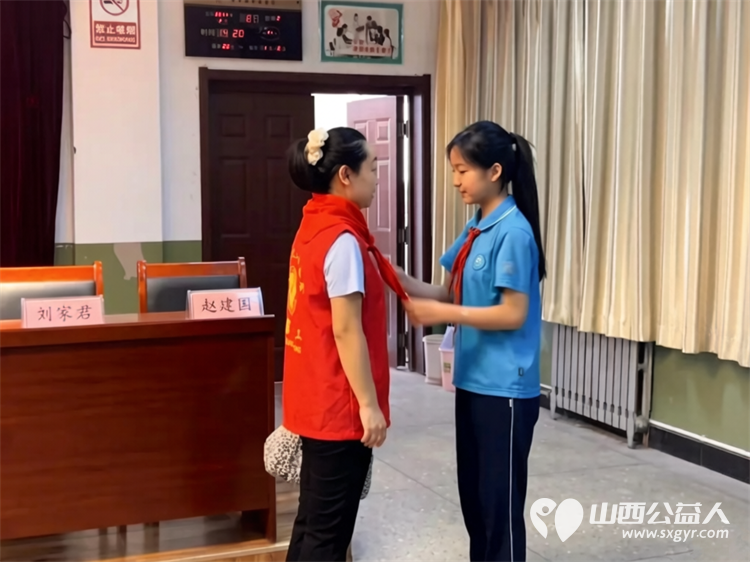 阳泉市义工联合会2026年七色阳光助学金阳泉矿区发放仪式在刘家垴小学举行资助21名阳泉市矿区籍学生14700元当天为他们发放了助学金 - 第7张 - 山西公益人 阳泉市义工联合会2026年七色阳光助学金阳泉矿区发放仪式在刘家垴小学举行资助21名阳泉市矿区籍学生14700元当天为他们发放了助学金 - 第7张