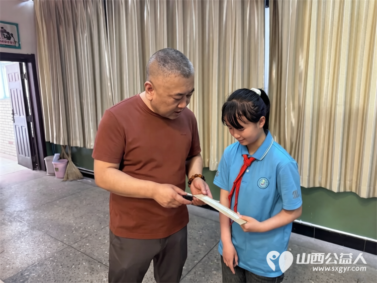 阳泉市义工联合会2026年七色阳光助学金阳泉矿区发放仪式在刘家垴小学举行资助21名阳泉市矿区籍学生14700元当天为他们发放了助学金 - 第17张 - 山西公益人 阳泉市义工联合会2026年七色阳光助学金阳泉矿区发放仪式在刘家垴小学举行资助21名阳泉市矿区籍学生14700元当天为他们发放了助学金 - 第17张