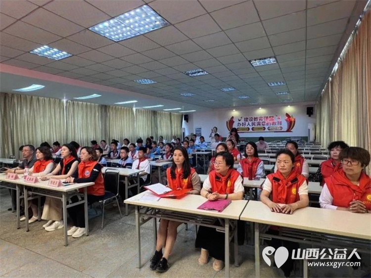 阳泉市义工联合会2026年七色阳光助学金阳泉矿区发放仪式在刘家垴小学举行资助21名阳泉市矿区籍学生14700元当天为他们发放了助学金 - 第22张 - 山西公益人 阳泉市义工联合会2026年七色阳光助学金阳泉矿区发放仪式在刘家垴小学举行资助21名阳泉市矿区籍学生14700元当天为他们发放了助学金 - 第22张