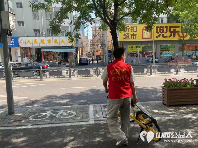 太原市志愿者小分队在高考前一天帮助解答考生问题提前为考生和家长储备高考用水 - 第9张 - 山西公益人 太原市志愿者小分队在高考前一天帮助解答考生问题提前为考生和家长储备高考用水 - 第9张