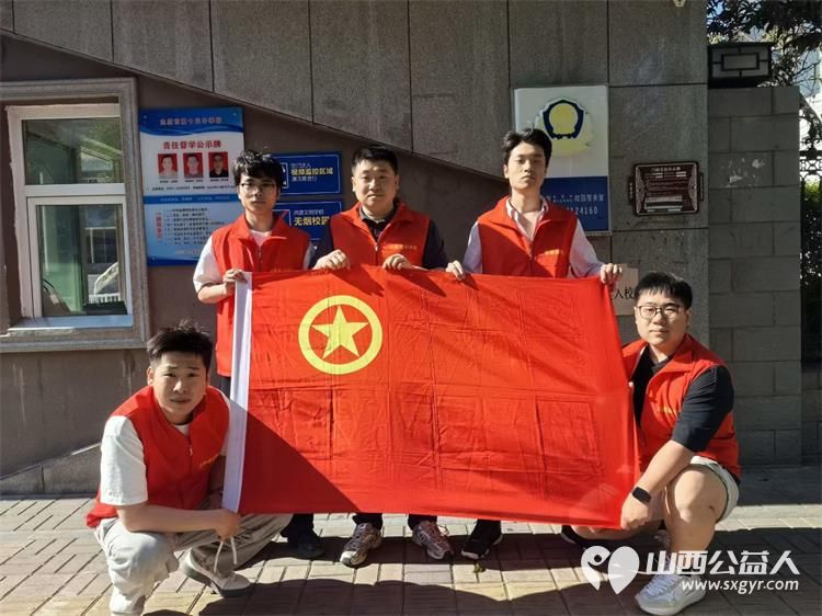 太原市志愿者小分队在高考前一天帮助解答考生问题提前为考生和家长储备高考用水 - 第3张 - 山西公益人 太原市志愿者小分队在高考前一天帮助解答考生问题提前为考生和家长储备高考用水 - 第3张