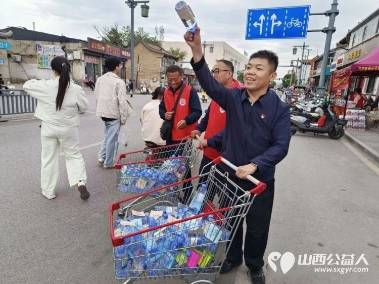 微光汇星河大爱助远航----浑源县残联扶残助残志愿者协会58位志愿者参加第六届爱心助高考志愿促文明志愿服务活动累计发放6000瓶矿泉水 - 第30张 - 山西公益人 微光汇星河大爱助远航----浑源县残联扶残助残志愿者协会58位志愿者参加第六届爱心助高考志愿促文明志愿服务活动累计发放6000瓶矿泉水 - 第30张