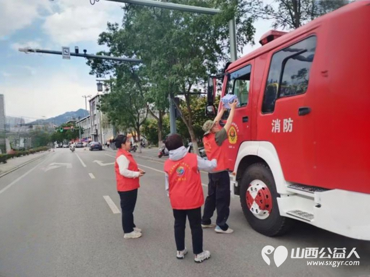 微光汇星河大爱助远航----浑源县残联扶残助残志愿者协会58位志愿者参加第六届爱心助高考志愿促文明志愿服务活动累计发放6000瓶矿泉水 - 第25张 - 山西公益人 微光汇星河大爱助远航----浑源县残联扶残助残志愿者协会58位志愿者参加第六届爱心助高考志愿促文明志愿服务活动累计发放6000瓶矿泉水 - 第25张