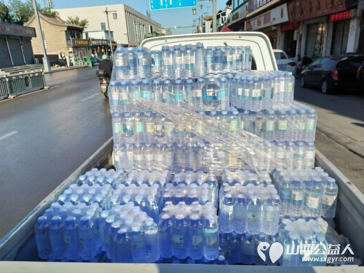 微光汇星河大爱助远航----浑源县残联扶残助残志愿者协会58位志愿者参加第六届爱心助高考志愿促文明志愿服务活动累计发放6000瓶矿泉水 - 第10张 - 山西公益人 微光汇星河大爱助远航----浑源县残联扶残助残志愿者协会58位志愿者参加第六届爱心助高考志愿促文明志愿服务活动累计发放6000瓶矿泉水 - 第10张
