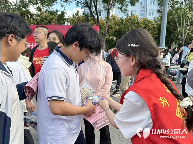 微光汇星河大爱助远航----浑源县残联扶残助残志愿者协会58位志愿者参加第六届爱心助高考志愿促文明志愿服务活动累计发放6000瓶矿泉水 - 第15张 - 山西公益人 微光汇星河大爱助远航----浑源县残联扶残助残志愿者协会58位志愿者参加第六届爱心助高考志愿促文明志愿服务活动累计发放6000瓶矿泉水 - 第15张