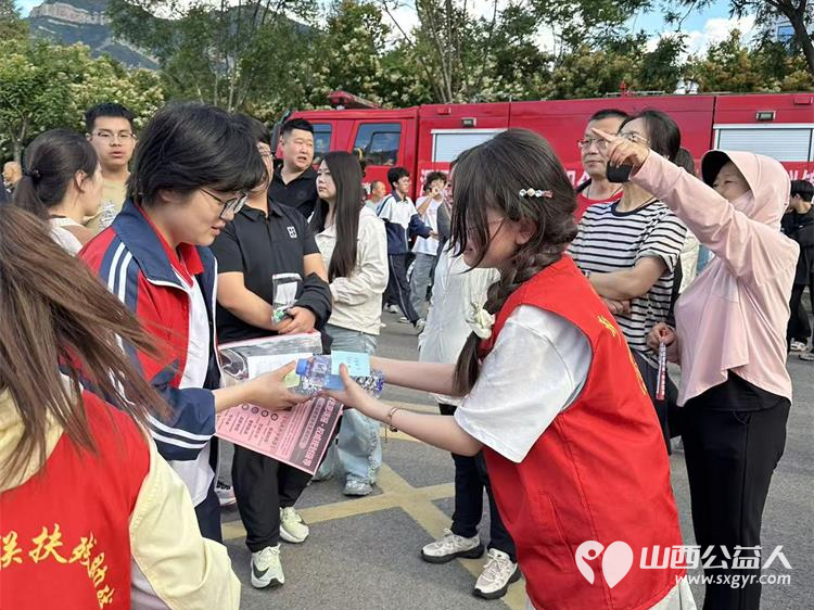 微光汇星河大爱助远航----浑源县残联扶残助残志愿者协会58位志愿者参加第六届爱心助高考志愿促文明志愿服务活动累计发放6000瓶矿泉水 - 第14张 - 山西公益人 微光汇星河大爱助远航----浑源县残联扶残助残志愿者协会58位志愿者参加第六届爱心助高考志愿促文明志愿服务活动累计发放6000瓶矿泉水 - 第14张