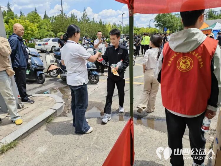 党建领航护考路新兴聚力助梦行 | 兴县同城爱心公益协会携其他爱心组织组建了一支涵盖现场指引秩序维护心理疏导物资保障等全方位服务的2026年助力高考铁军 - 第3张 - 山西公益人 党建领航护考路新兴聚力助梦行 | 兴县同城爱心公益协会携其他爱心组织组建了一支涵盖现场指引秩序维护心理疏导物资保障等全方位服务的2026年助力高考铁军 - 第3张