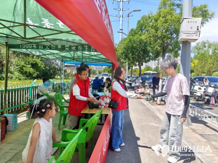 党建领航护考路新兴聚力助梦行 | 兴县同城爱心公益协会携其他爱心组织组建了一支涵盖现场指引秩序维护心理疏导物资保障等全方位服务的2026年助力高考铁军 - 第4张 - 山西公益人 党建领航护考路新兴聚力助梦行 | 兴县同城爱心公益协会携其他爱心组织组建了一支涵盖现场指引秩序维护心理疏导物资保障等全方位服务的2026年助力高考铁军 - 第4张