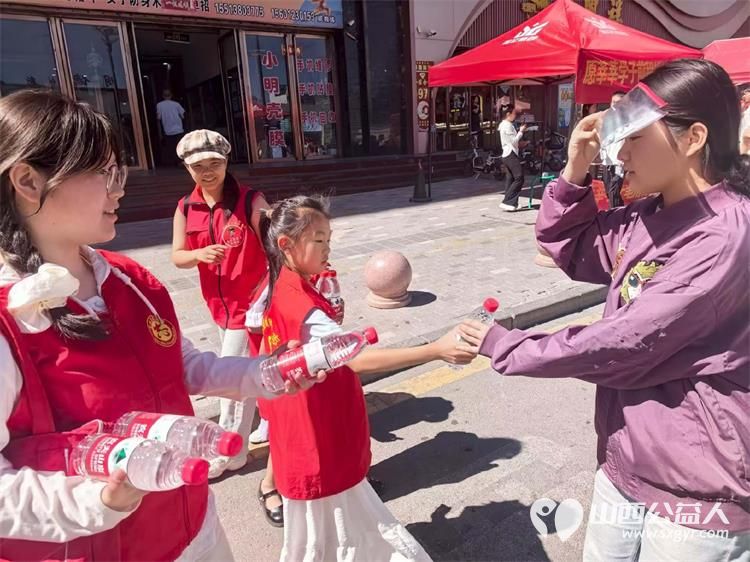 以十一年坚守护一届届少年金榜可期 文水县爱心帮扶志愿者协会于6月7--9日再度奔赴文水二中考点以熟悉的坚守温暖的服务续写十一年护考篇章 - 第25张 - 山西公益人 以十一年坚守护一届届少年金榜可期 文水县爱心帮扶志愿者协会于6月7--9日再度奔赴文水二中考点以熟悉的坚守温暖的服务续写十一年护考篇章 - 第25张