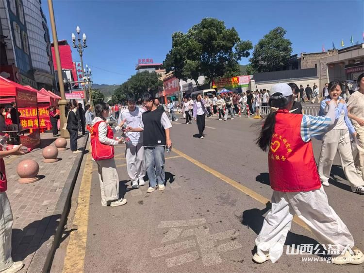 以十一年坚守护一届届少年金榜可期 文水县爱心帮扶志愿者协会于6月7--9日再度奔赴文水二中考点以熟悉的坚守温暖的服务续写十一年护考篇章 - 第23张 - 山西公益人 以十一年坚守护一届届少年金榜可期 文水县爱心帮扶志愿者协会于6月7--9日再度奔赴文水二中考点以熟悉的坚守温暖的服务续写十一年护考篇章 - 第23张
