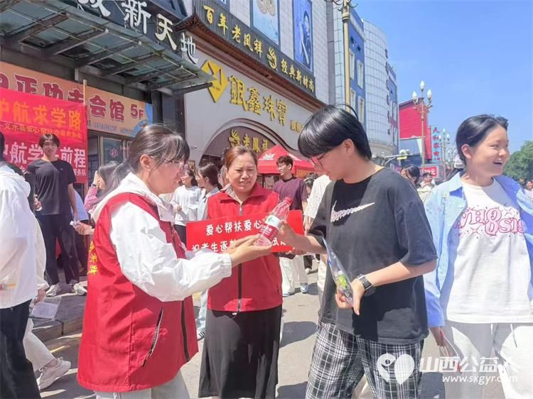 以十一年坚守护一届届少年金榜可期 文水县爱心帮扶志愿者协会于6月7--9日再度奔赴文水二中考点以熟悉的坚守温暖的服务续写十一年护考篇章 - 第22张 - 山西公益人 以十一年坚守护一届届少年金榜可期 文水县爱心帮扶志愿者协会于6月7--9日再度奔赴文水二中考点以熟悉的坚守温暖的服务续写十一年护考篇章 - 第22张