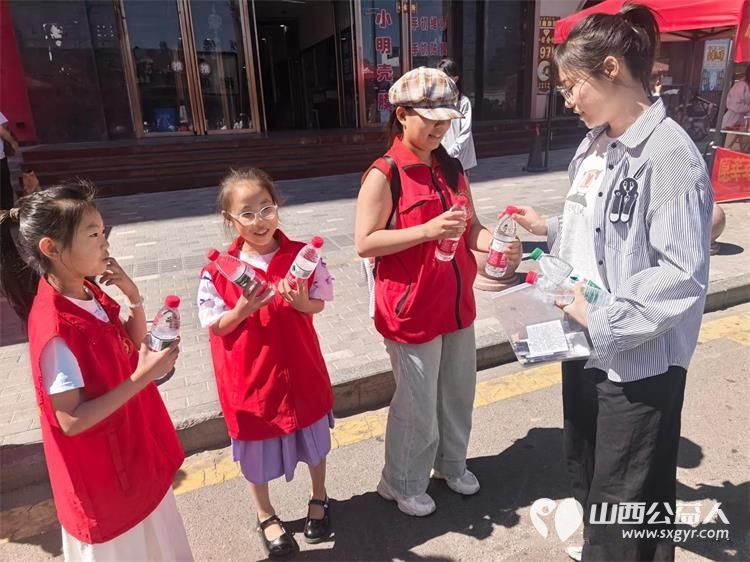 以十一年坚守护一届届少年金榜可期 文水县爱心帮扶志愿者协会于6月7--9日再度奔赴文水二中考点以熟悉的坚守温暖的服务续写十一年护考篇章 - 第21张 - 山西公益人 以十一年坚守护一届届少年金榜可期 文水县爱心帮扶志愿者协会于6月7--9日再度奔赴文水二中考点以熟悉的坚守温暖的服务续写十一年护考篇章 - 第21张