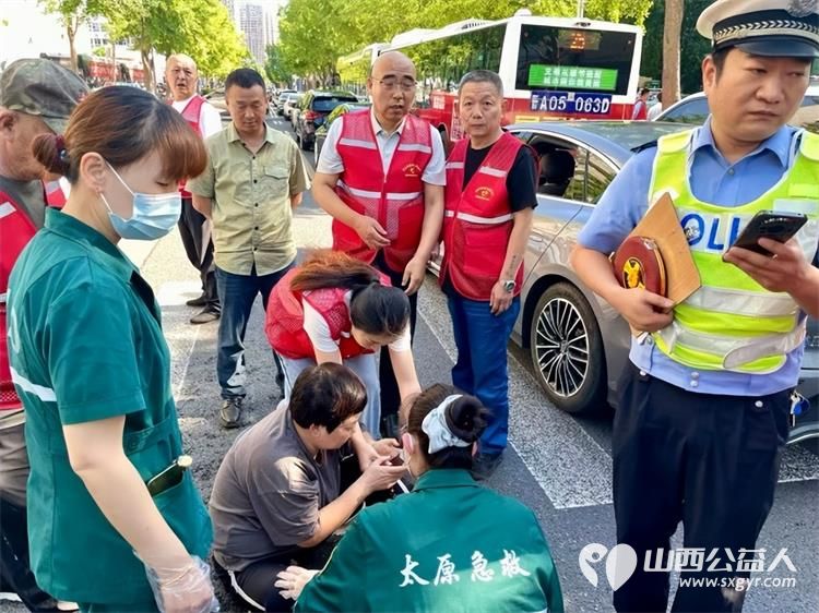志愿红护航高考 雷锋宣讲团山西分团联合太原市继红工作室组织退役老兵及高校青年志愿者在太原五中考点温情守护学子逐梦路为陪考家长提供咨询引导应急帮扶等暖心服务 - 第3张 - 山西公益人 志愿红护航高考 雷锋宣讲团山西分团联合太原市继红工作室组织退役老兵及高校青年志愿者在太原五中考点温情守护学子逐梦路为陪考家长提供咨询引导应急帮扶等暖心服务 - 第3张