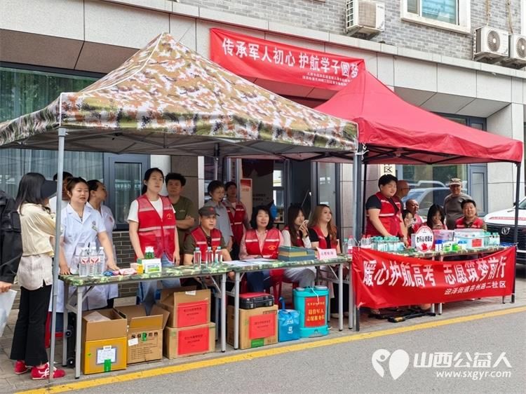 志愿红护航高考 雷锋宣讲团山西分团联合太原市继红工作室组织退役老兵及高校青年志愿者在太原五中考点温情守护学子逐梦路为陪考家长提供咨询引导应急帮扶等暖心服务 - 第7张 - 山西公益人 志愿红护航高考 雷锋宣讲团山西分团联合太原市继红工作室组织退役老兵及高校青年志愿者在太原五中考点温情守护学子逐梦路为陪考家长提供咨询引导应急帮扶等暖心服务 - 第7张