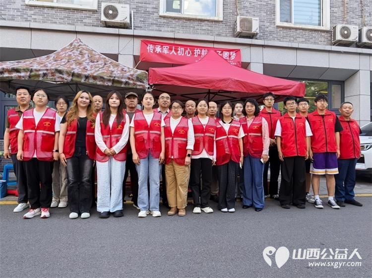 志愿红护航高考 雷锋宣讲团山西分团联合太原市继红工作室组织退役老兵及高校青年志愿者在太原五中考点温情守护学子逐梦路为陪考家长提供咨询引导应急帮扶等暖心服务 - 第2张 - 山西公益人 志愿红护航高考 雷锋宣讲团山西分团联合太原市继红工作室组织退役老兵及高校青年志愿者在太原五中考点温情守护学子逐梦路为陪考家长提供咨询引导应急帮扶等暖心服务 - 第2张