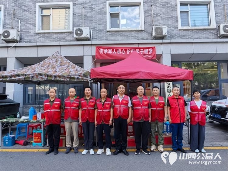 志愿红护航高考 雷锋宣讲团山西分团联合太原市继红工作室组织退役老兵及高校青年志愿者在太原五中考点温情守护学子逐梦路为陪考家长提供咨询引导应急帮扶等暖心服务 - 第6张 - 山西公益人 志愿红护航高考 雷锋宣讲团山西分团联合太原市继红工作室组织退役老兵及高校青年志愿者在太原五中考点温情守护学子逐梦路为陪考家长提供咨询引导应急帮扶等暖心服务 - 第6张