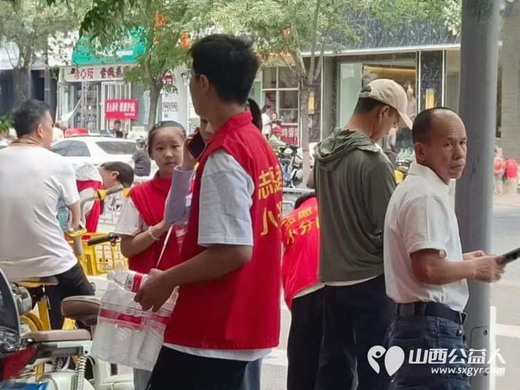 感谢所有在十五中助力高考的太原市志愿者小分队志愿者愿这份善意与温暖化作考生们笔下的生花妙笔也愿每一位默默奉献的志愿者在未来的日子里被世界温柔以待 - 第33张 - 山西公益人 感谢所有在十五中助力高考的太原市志愿者小分队志愿者愿这份善意与温暖化作考生们笔下的生花妙笔也愿每一位默默奉献的志愿者在未来的日子里被世界温柔以待 - 第33张
