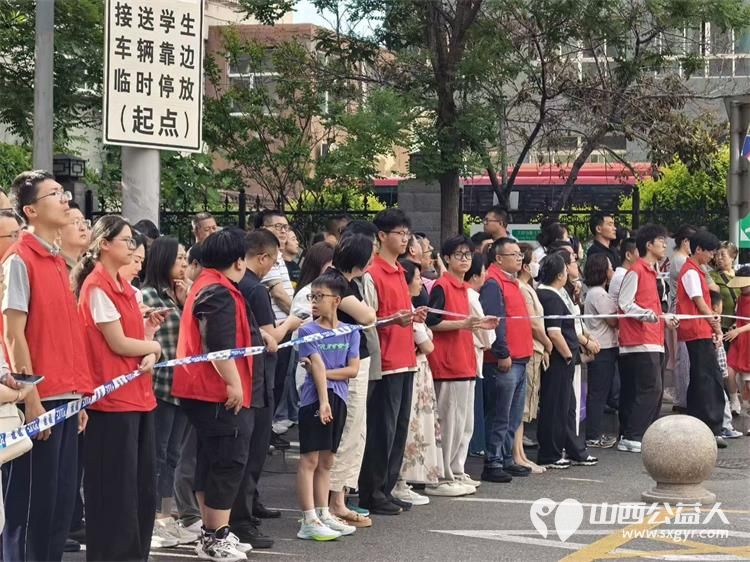 感谢所有在十五中助力高考的太原市志愿者小分队志愿者愿这份善意与温暖化作考生们笔下的生花妙笔也愿每一位默默奉献的志愿者在未来的日子里被世界温柔以待 - 第22张 - 山西公益人 感谢所有在十五中助力高考的太原市志愿者小分队志愿者愿这份善意与温暖化作考生们笔下的生花妙笔也愿每一位默默奉献的志愿者在未来的日子里被世界温柔以待 - 第22张