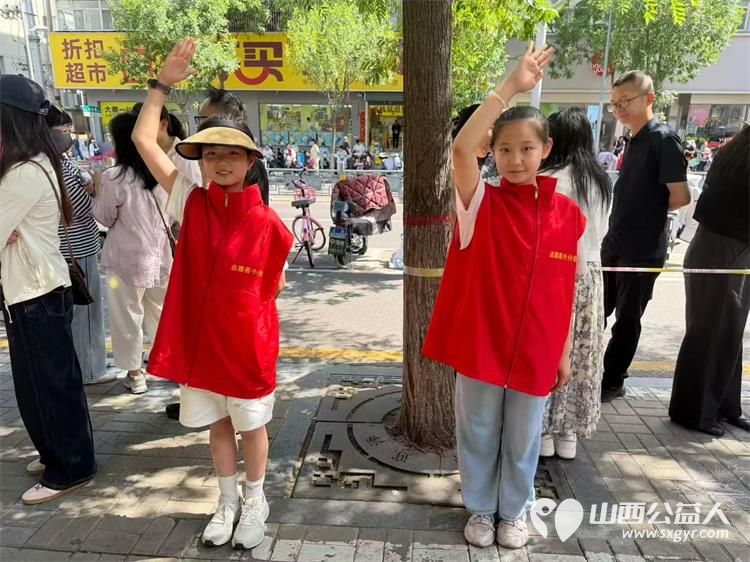 感谢所有在十五中助力高考的太原市志愿者小分队志愿者愿这份善意与温暖化作考生们笔下的生花妙笔也愿每一位默默奉献的志愿者在未来的日子里被世界温柔以待 - 第12张 - 山西公益人 感谢所有在十五中助力高考的太原市志愿者小分队志愿者愿这份善意与温暖化作考生们笔下的生花妙笔也愿每一位默默奉献的志愿者在未来的日子里被世界温柔以待 - 第12张