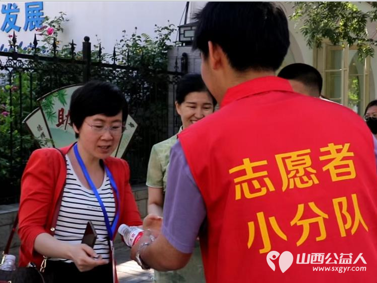 感谢所有在十五中助力高考的太原市志愿者小分队志愿者愿这份善意与温暖化作考生们笔下的生花妙笔也愿每一位默默奉献的志愿者在未来的日子里被世界温柔以待 - 第31张 - 山西公益人 感谢所有在十五中助力高考的太原市志愿者小分队志愿者愿这份善意与温暖化作考生们笔下的生花妙笔也愿每一位默默奉献的志愿者在未来的日子里被世界温柔以待 - 第31张