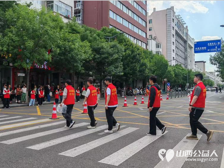 感谢所有在十五中助力高考的太原市志愿者小分队志愿者愿这份善意与温暖化作考生们笔下的生花妙笔也愿每一位默默奉献的志愿者在未来的日子里被世界温柔以待 - 第7张 - 山西公益人 感谢所有在十五中助力高考的太原市志愿者小分队志愿者愿这份善意与温暖化作考生们笔下的生花妙笔也愿每一位默默奉献的志愿者在未来的日子里被世界温柔以待 - 第7张