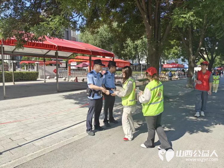 以青春微光照亮高考战场 ¦晋中新青年高校志愿者联合服务中心在榆次一中开展怡然晋中助力高考志愿服务活动为榆次区高考学子保驾护航 - 第5张