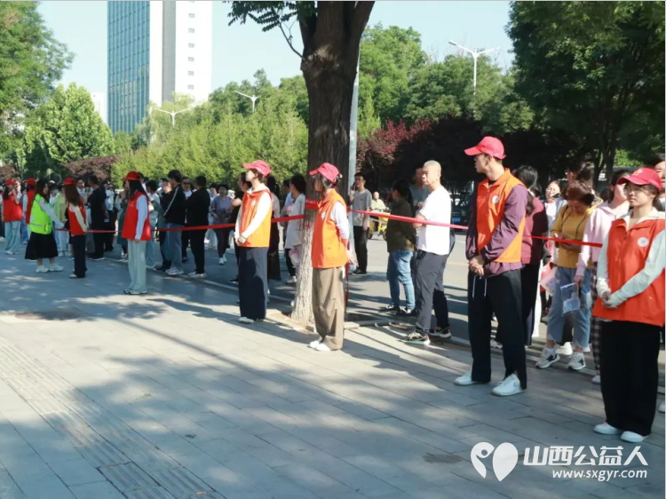 以青春微光照亮高考战场 ¦晋中新青年高校志愿者联合服务中心在榆次一中开展怡然晋中助力高考志愿服务活动为榆次区高考学子保驾护航 - 第3张