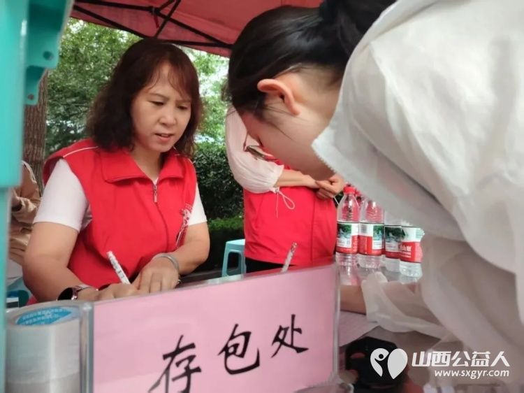 盐湖区志愿者协会开展2026年爱心护考志愿服务活动护航高考累计参与志愿者282人次用热情周到的服务为莘莘学子圆梦之旅保驾护航 - 第24张 - 山西公益人 盐湖区志愿者协会开展2026年爱心护考志愿服务活动护航高考累计参与志愿者282人次用热情周到的服务为莘莘学子圆梦之旅保驾护航 - 第24张