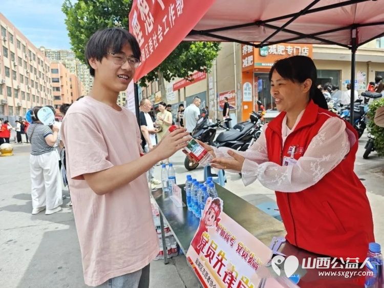 盐湖区志愿者协会开展2026年爱心护考志愿服务活动护航高考累计参与志愿者282人次用热情周到的服务为莘莘学子圆梦之旅保驾护航 - 第21张 - 山西公益人 盐湖区志愿者协会开展2026年爱心护考志愿服务活动护航高考累计参与志愿者282人次用热情周到的服务为莘莘学子圆梦之旅保驾护航 - 第21张