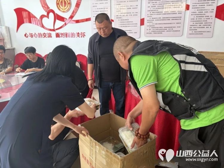盐湖区志愿者协会开展2026年爱心护考志愿服务活动护航高考累计参与志愿者282人次用热情周到的服务为莘莘学子圆梦之旅保驾护航 - 第28张 - 山西公益人 盐湖区志愿者协会开展2026年爱心护考志愿服务活动护航高考累计参与志愿者282人次用热情周到的服务为莘莘学子圆梦之旅保驾护航 - 第28张