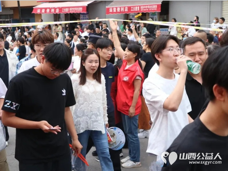 盐湖区志愿者协会开展2026年爱心护考志愿服务活动护航高考累计参与志愿者282人次用热情周到的服务为莘莘学子圆梦之旅保驾护航 - 第15张 - 山西公益人 盐湖区志愿者协会开展2026年爱心护考志愿服务活动护航高考累计参与志愿者282人次用热情周到的服务为莘莘学子圆梦之旅保驾护航 - 第15张