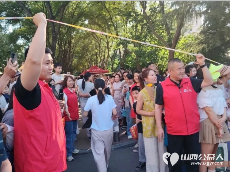 盐湖区志愿者协会开展2026年爱心护考志愿服务活动护航高考累计参与志愿者282人次用热情周到的服务为莘莘学子圆梦之旅保驾护航 - 第9张 - 山西公益人 盐湖区志愿者协会开展2026年爱心护考志愿服务活动护航高考累计参与志愿者282人次用热情周到的服务为莘莘学子圆梦之旅保驾护航 - 第9张