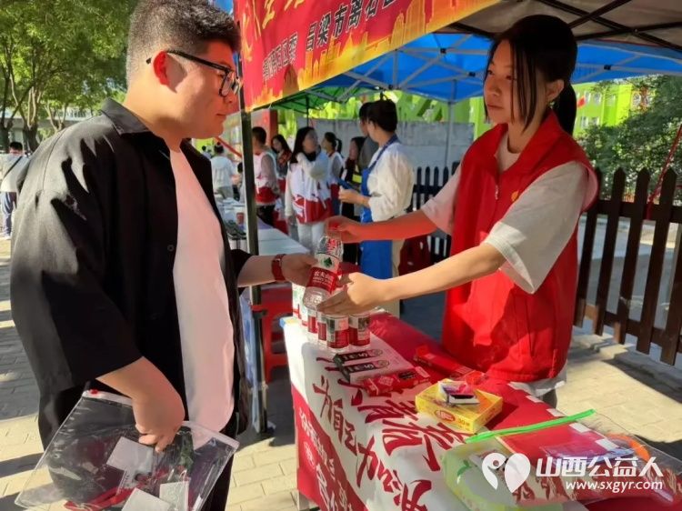 青春护航为梦加油 吕梁市离石区青年志愿者协会志愿者暖心守护高考逐梦路全方位为考生提供贴心便捷的便民服务切实为考生化解应考路上的后顾之忧 - 第13张 - 山西公益人 青春护航为梦加油 吕梁市离石区青年志愿者协会志愿者暖心守护高考逐梦路全方位为考生提供贴心便捷的便民服务切实为考生化解应考路上的后顾之忧 - 第13张