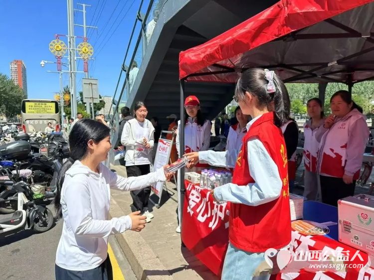 青春护航为梦加油 吕梁市离石区青年志愿者协会志愿者暖心守护高考逐梦路全方位为考生提供贴心便捷的便民服务切实为考生化解应考路上的后顾之忧 - 第11张 - 山西公益人 青春护航为梦加油 吕梁市离石区青年志愿者协会志愿者暖心守护高考逐梦路全方位为考生提供贴心便捷的便民服务切实为考生化解应考路上的后顾之忧 - 第11张