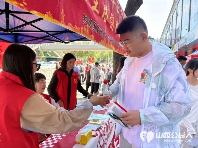 青春护航为梦加油 吕梁市离石区青年志愿者协会志愿者暖心守护高考逐梦路全方位为考生提供贴心便捷的便民服务切实为考生化解应考路上的后顾之忧 - 第9张 - 山西公益人 青春护航为梦加油 吕梁市离石区青年志愿者协会志愿者暖心守护高考逐梦路全方位为考生提供贴心便捷的便民服务切实为考生化解应考路上的后顾之忧 - 第9张