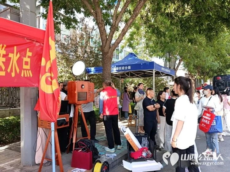 爱心助考暖忻城为梦护航启新程----忻州市爱心公益协会高考志愿服务圆满收官6月7日至9日志愿者们用三天的坚守与温情服务全程守护着莘莘学子的追梦之路 - 第7张 - 山西公益人 爱心助考暖忻城为梦护航启新程----忻州市爱心公益协会高考志愿服务圆满收官6月7日至9日志愿者们用三天的坚守与温情服务全程守护着莘莘学子的追梦之路 - 第7张