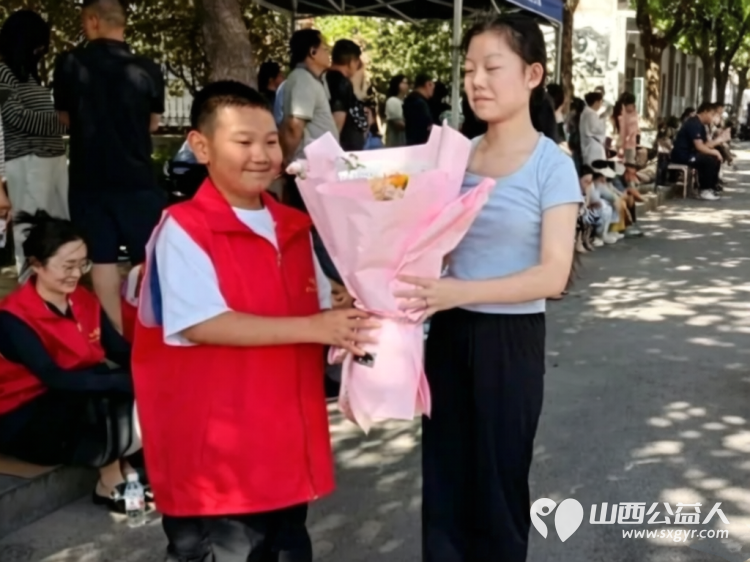 爱心助考暖忻城为梦护航启新程----忻州市爱心公益协会高考志愿服务圆满收官6月7日至9日志愿者们用三天的坚守与温情服务全程守护着莘莘学子的追梦之路 - 第19张 - 山西公益人 爱心助考暖忻城为梦护航启新程----忻州市爱心公益协会高考志愿服务圆满收官6月7日至9日志愿者们用三天的坚守与温情服务全程守护着莘莘学子的追梦之路 - 第19张