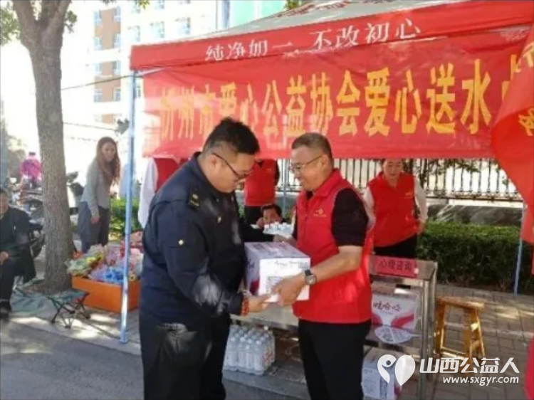爱心助考暖忻城为梦护航启新程----忻州市爱心公益协会高考志愿服务圆满收官6月7日至9日志愿者们用三天的坚守与温情服务全程守护着莘莘学子的追梦之路 - 第22张 - 山西公益人 爱心助考暖忻城为梦护航启新程----忻州市爱心公益协会高考志愿服务圆满收官6月7日至9日志愿者们用三天的坚守与温情服务全程守护着莘莘学子的追梦之路 - 第22张