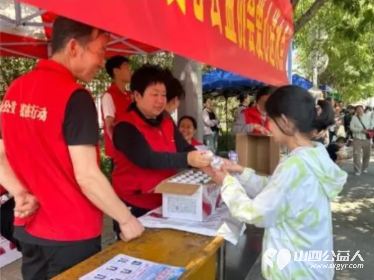 爱心助考暖忻城为梦护航启新程----忻州市爱心公益协会高考志愿服务圆满收官6月7日至9日志愿者们用三天的坚守与温情服务全程守护着莘莘学子的追梦之路 - 第11张 - 山西公益人 爱心助考暖忻城为梦护航启新程----忻州市爱心公益协会高考志愿服务圆满收官6月7日至9日志愿者们用三天的坚守与温情服务全程守护着莘莘学子的追梦之路 - 第11张