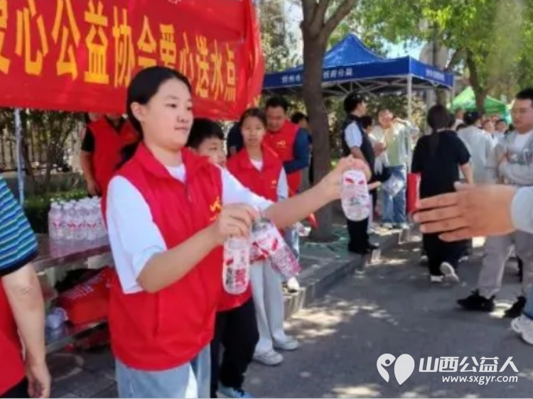 爱心助考暖忻城为梦护航启新程----忻州市爱心公益协会高考志愿服务圆满收官6月7日至9日志愿者们用三天的坚守与温情服务全程守护着莘莘学子的追梦之路 - 第13张 - 山西公益人 爱心助考暖忻城为梦护航启新程----忻州市爱心公益协会高考志愿服务圆满收官6月7日至9日志愿者们用三天的坚守与温情服务全程守护着莘莘学子的追梦之路 - 第13张