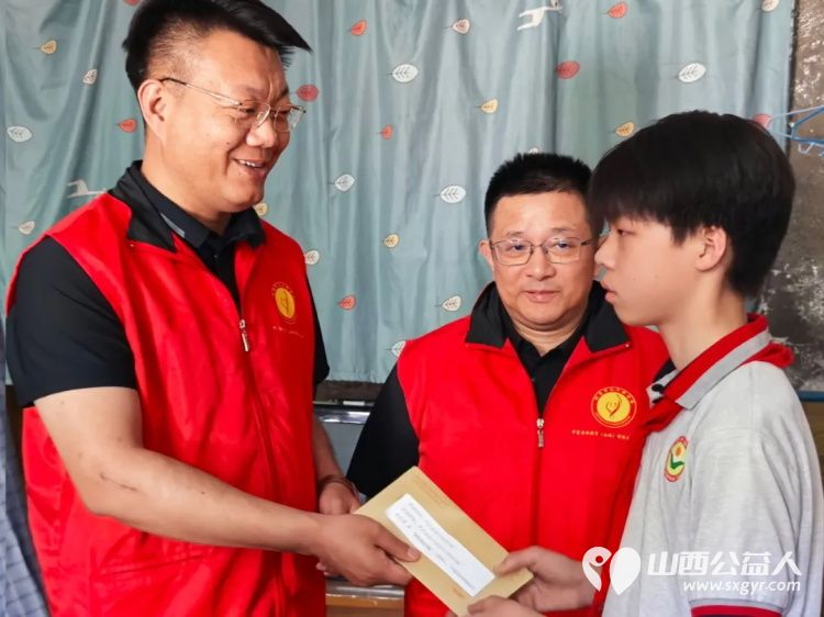只为看到你的笑脸 阳泉市义工联合会走进平定县岔口乡、张庄镇入户发放2026年助学金为困境学子撑起求学微光 - 第8张