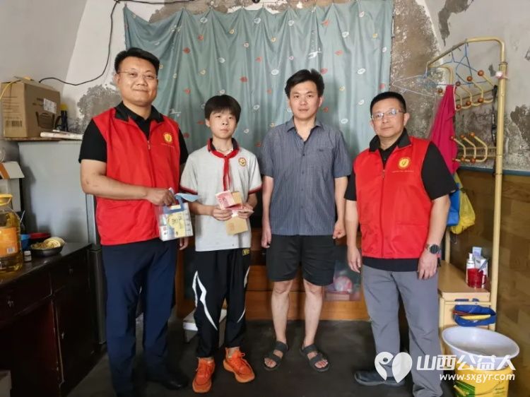 只为看到你的笑脸 阳泉市义工联合会走进平定县岔口乡、张庄镇入户发放2026年助学金为困境学子撑起求学微光 - 第4张